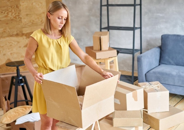 balící paní
